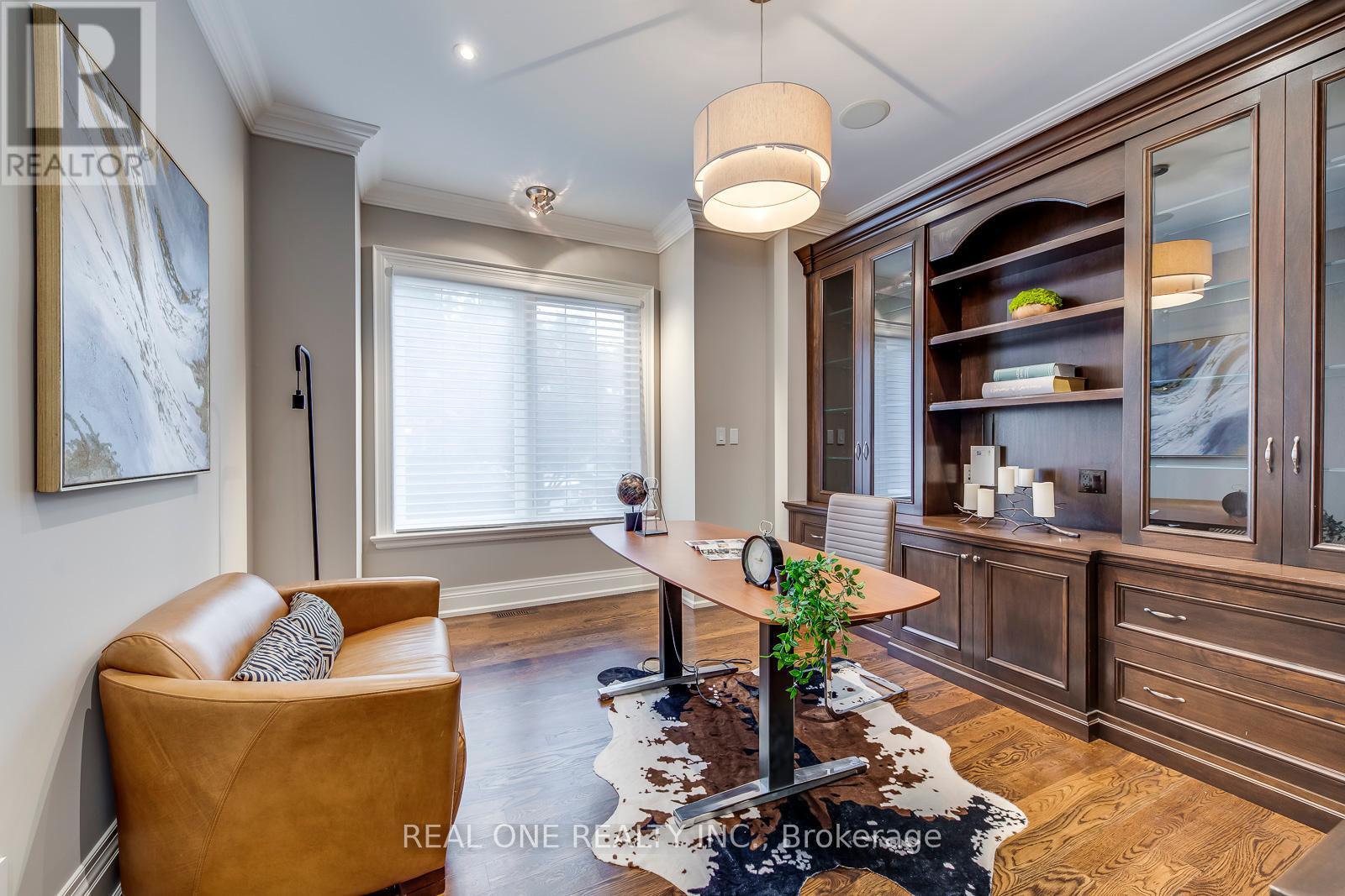 767 Parkland Avenue, Mississauga, Ontario L5H 3G6 - Photo 20 - W12450419