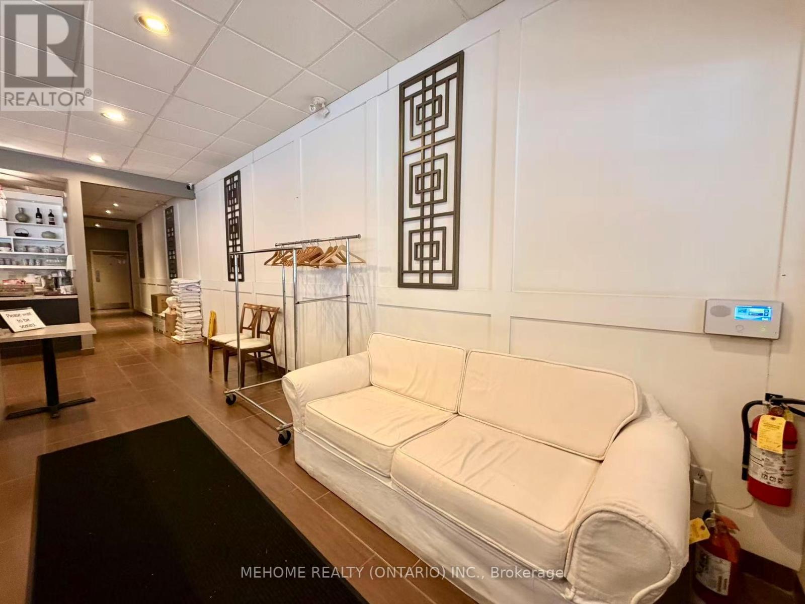 630 Ford Drive, Oakville, Ontario  L6J 7V7 - Photo 6 - W12506190