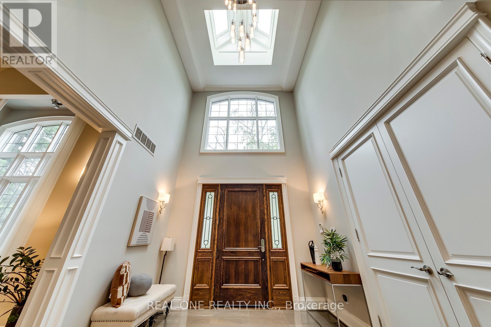 767 Parkland Avenue, Mississauga, Ontario L5H 3G6 - Photo 7 - W12450419