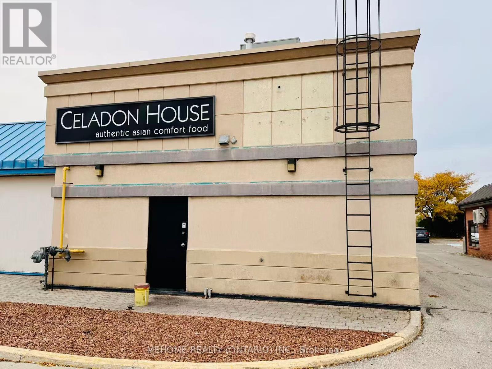 630 Ford Drive, Oakville, Ontario  L6J 7V7 - Photo 4 - W12506190