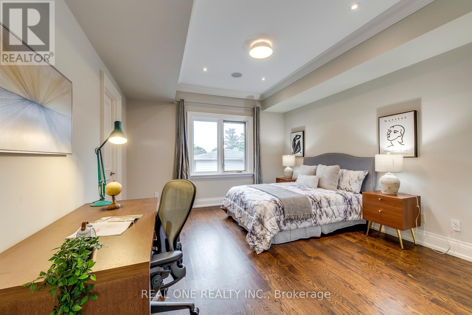 767 Parkland Avenue, Mississauga, Ontario L5H 3G6 - Photo 31 - W12450419