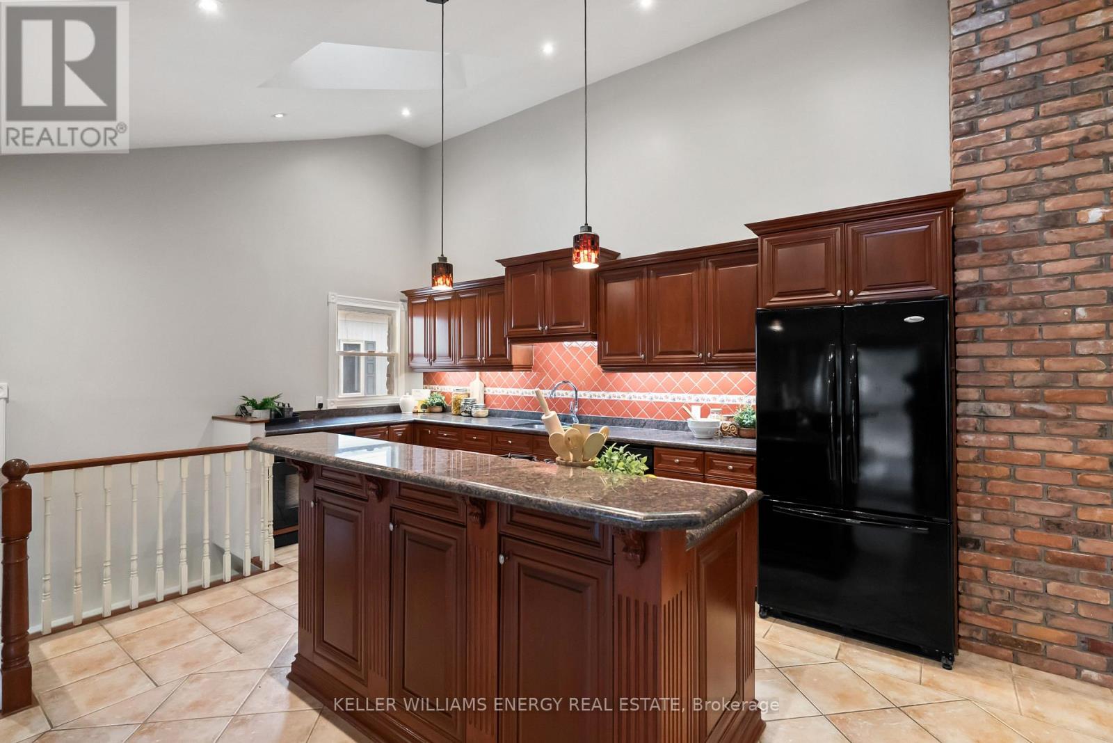 16262 Mccowan Road, Whitchurch-Stouffville, Ontario  L4A 2T2 - Photo 8 - N12465922