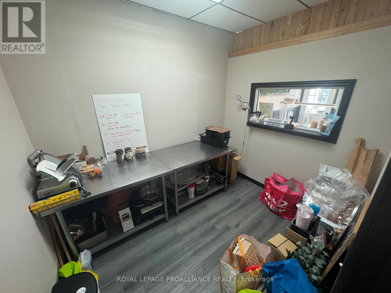 48 King Street Nw, Quinte West, Ontario  K8V 3V8 - Photo 5 - X12446440