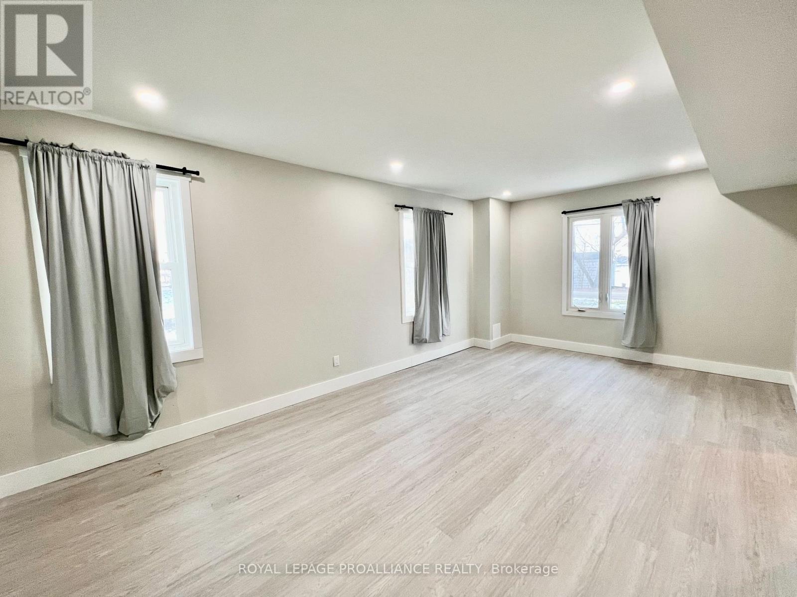 51 Reddick Street, Prince Edward County, Ontario K8N 0L5 - Photo 6 - X12503430