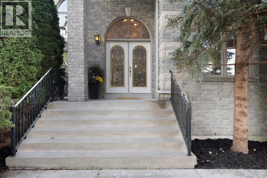 11363 Amalfi, Windsor, Ontario N8P 1J8 - Photo 5 - 25027938