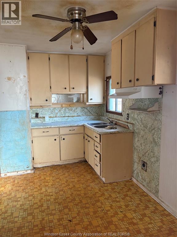 1327 Tourangeau, Windsor, Ontario  N8Y 4J1 - Photo 3 - 25027935