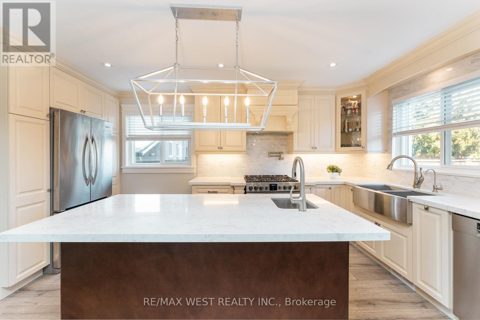 70 Wheatsheaf Crescent, Toronto, Ontario  M3N 1P6 - Photo 10 - W12506628