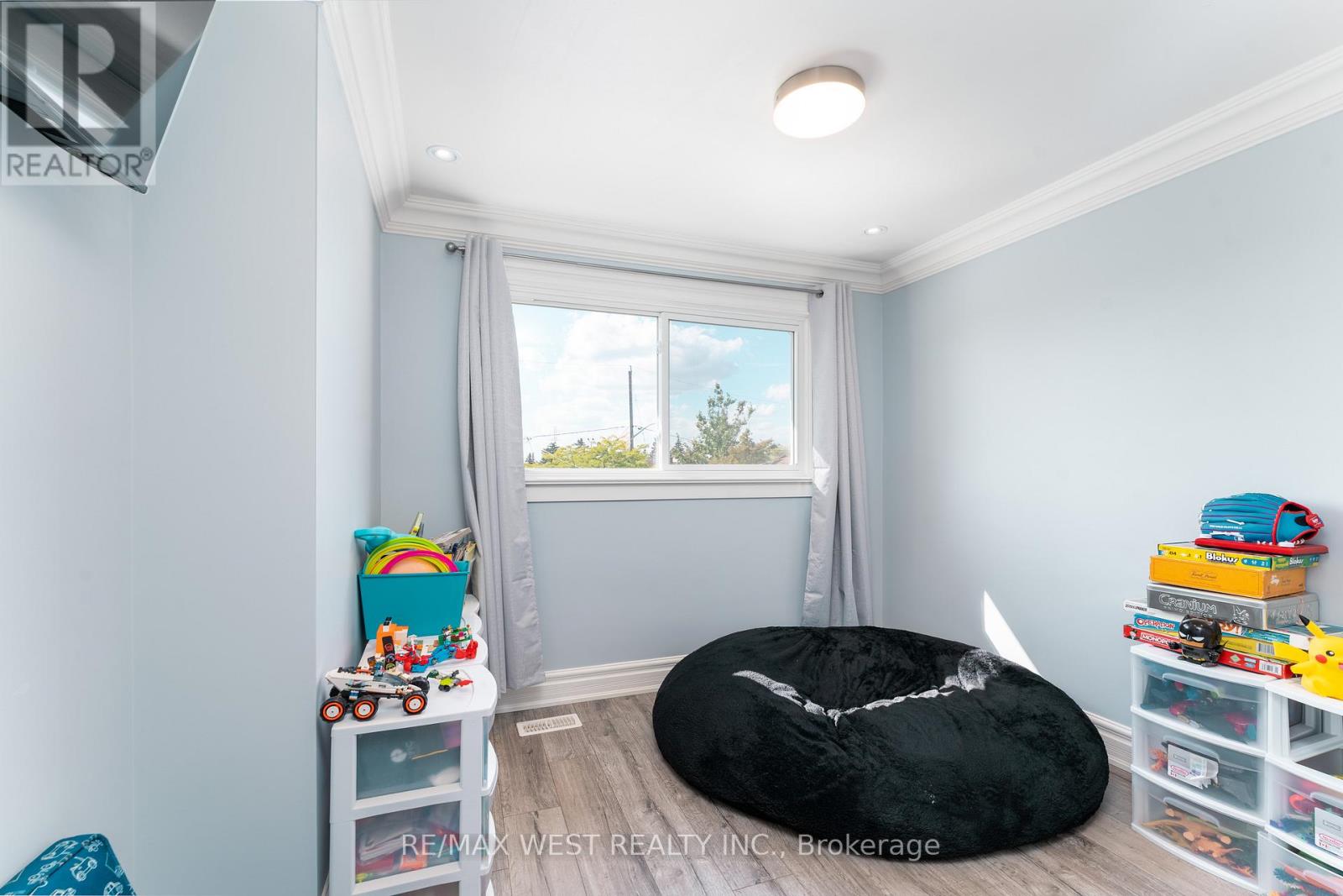 70 Wheatsheaf Crescent, Toronto, Ontario  M3N 1P6 - Photo 17 - W12506628