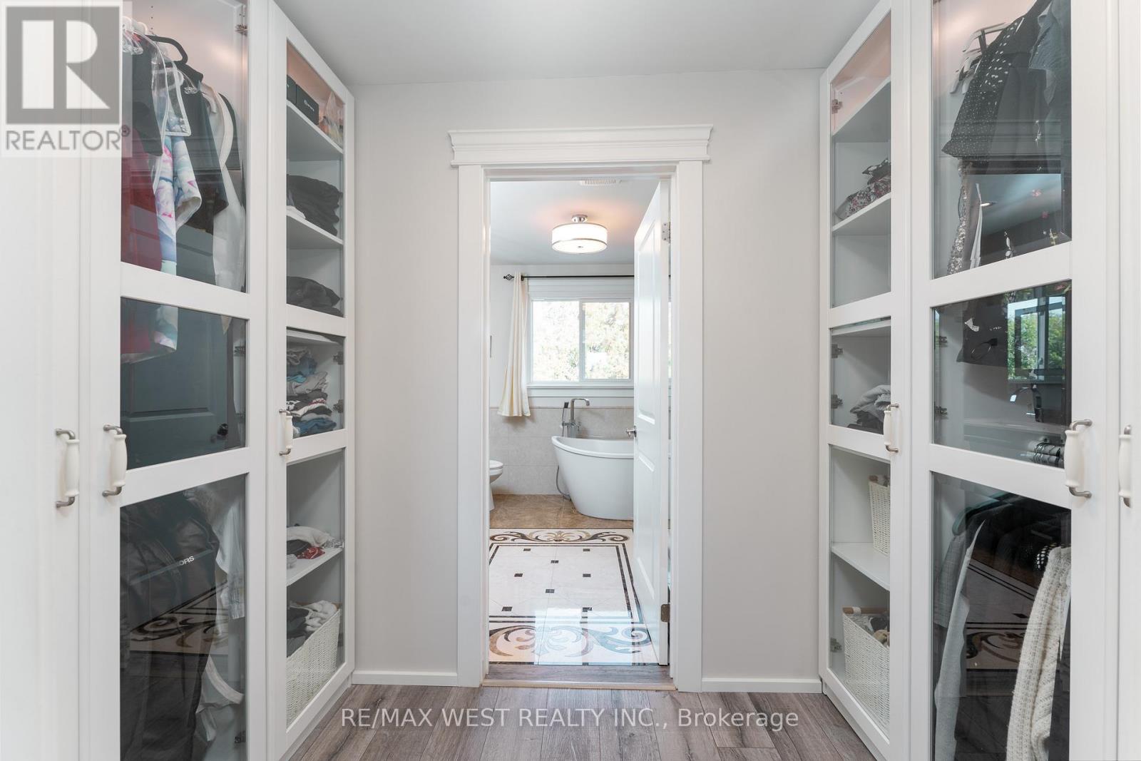 70 Wheatsheaf Crescent, Toronto, Ontario  M3N 1P6 - Photo 21 - W12506628