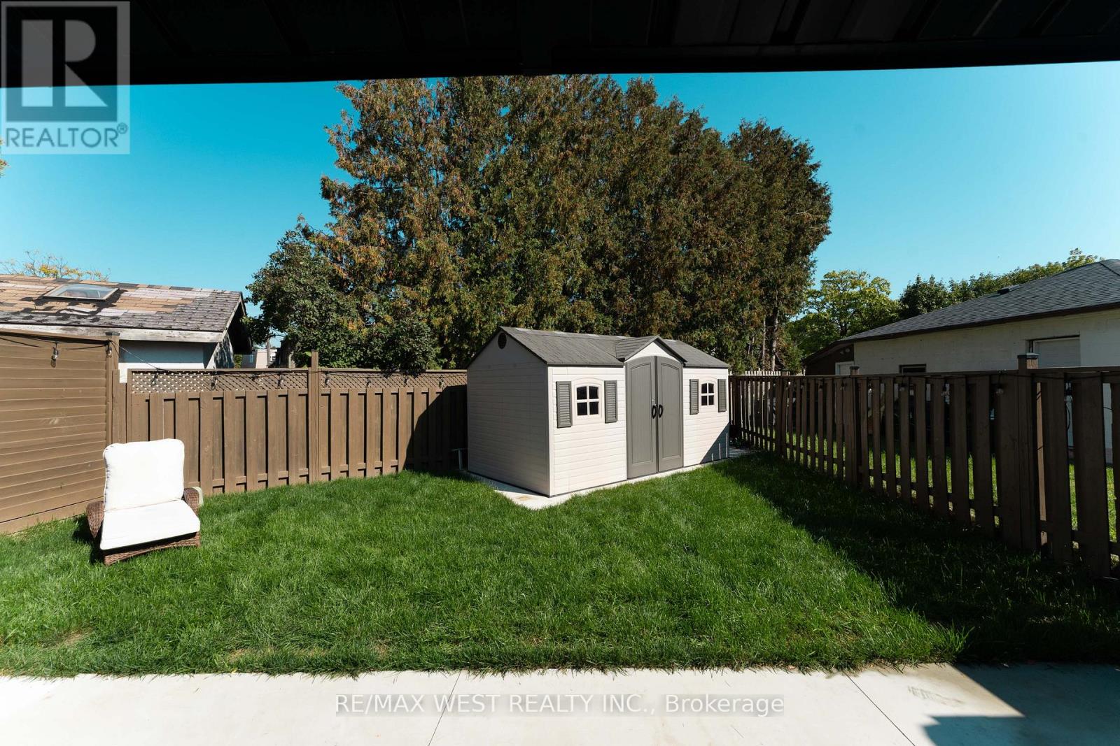 70 Wheatsheaf Crescent, Toronto, Ontario  M3N 1P6 - Photo 30 - W12506628