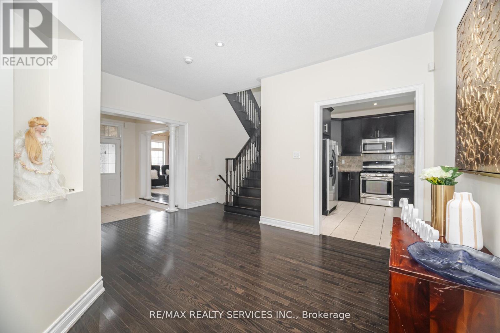 6 Beacon Hill Drive, Brampton, Ontario  L6X 0V6 - Photo 10 - W12506636