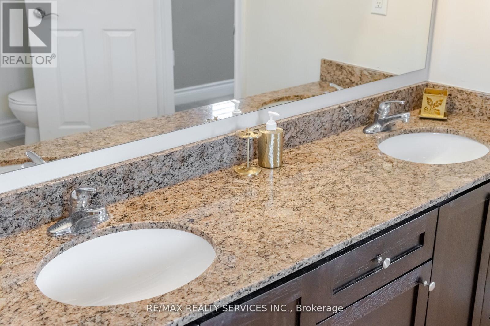 6 Beacon Hill Drive, Brampton, Ontario  L6X 0V6 - Photo 33 - W12506636