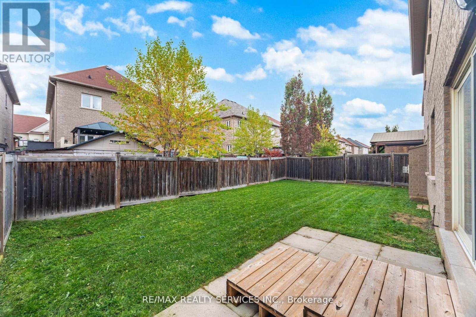 6 Beacon Hill Drive, Brampton, Ontario  L6X 0V6 - Photo 44 - W12506636