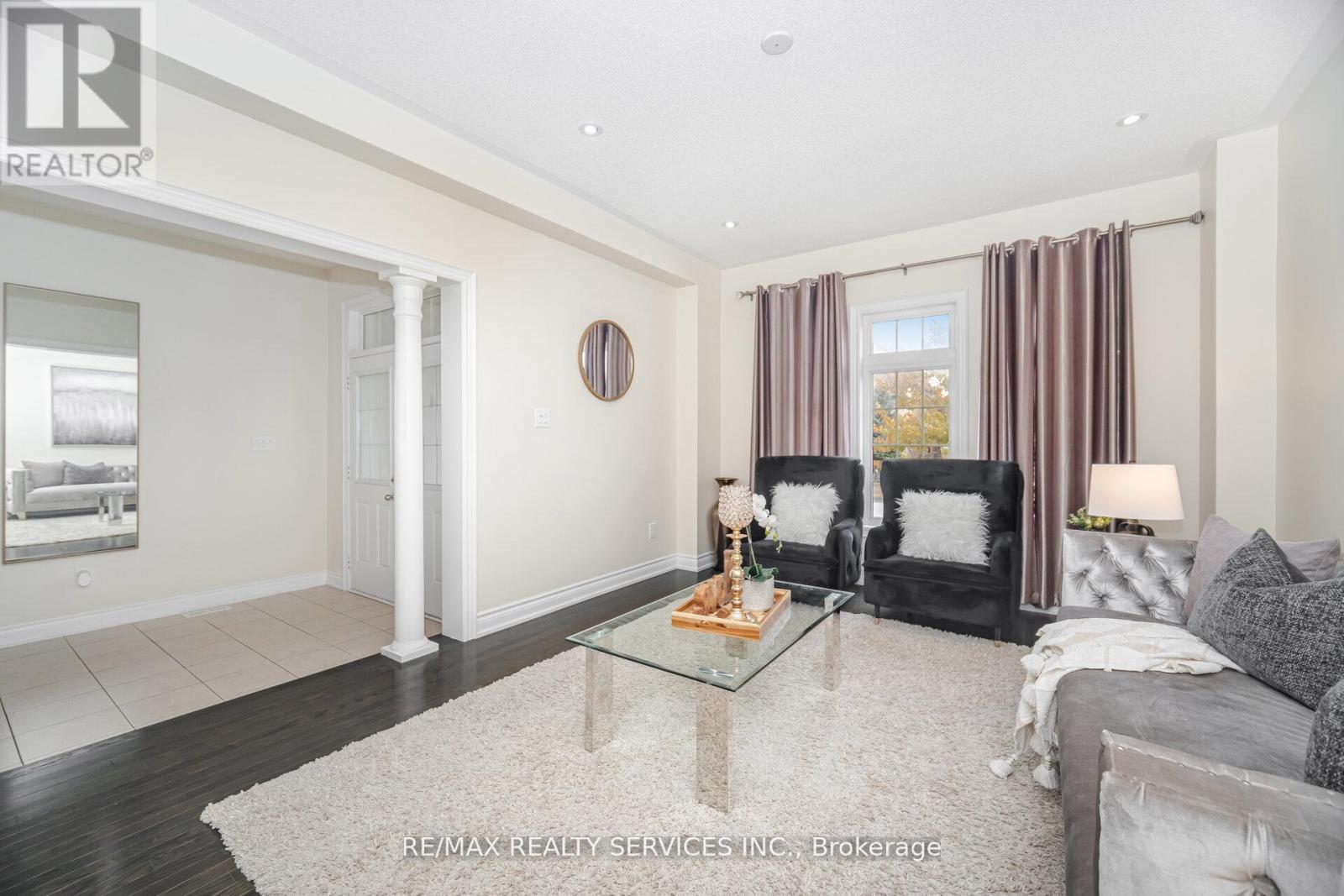 6 Beacon Hill Drive, Brampton, Ontario  L6X 0V6 - Photo 7 - W12506636