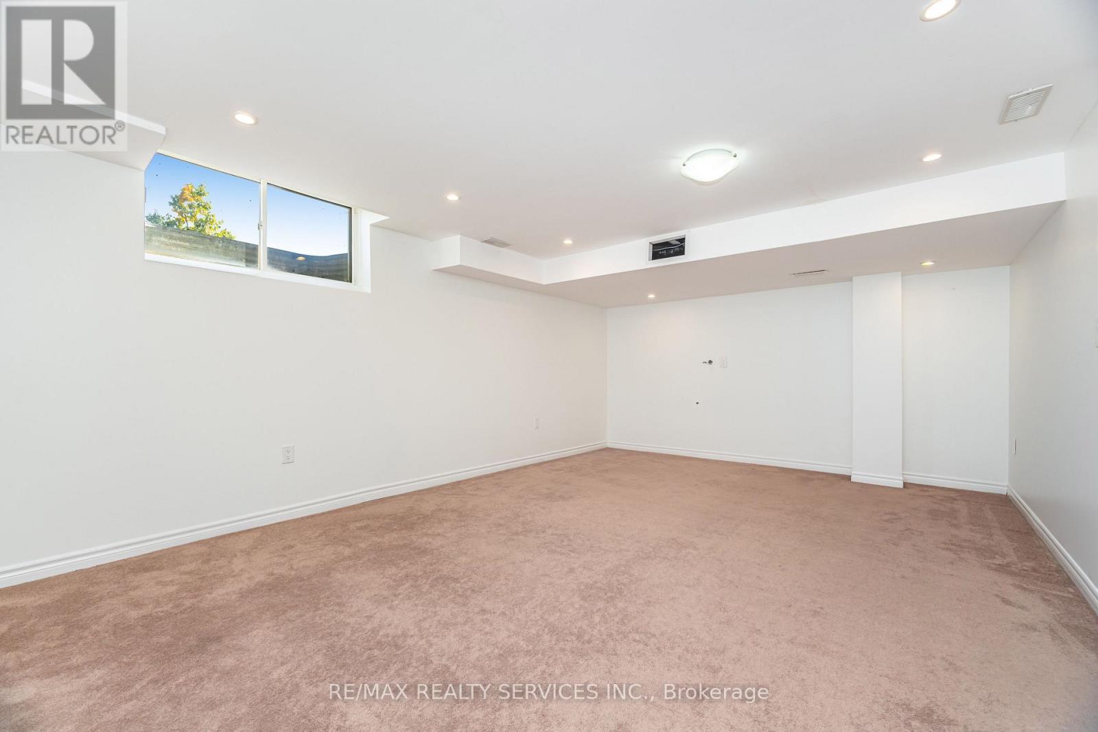 27 Sussexvale Drive, Brampton, Ontario  L6R 3S1 - Photo 31 - W12506648