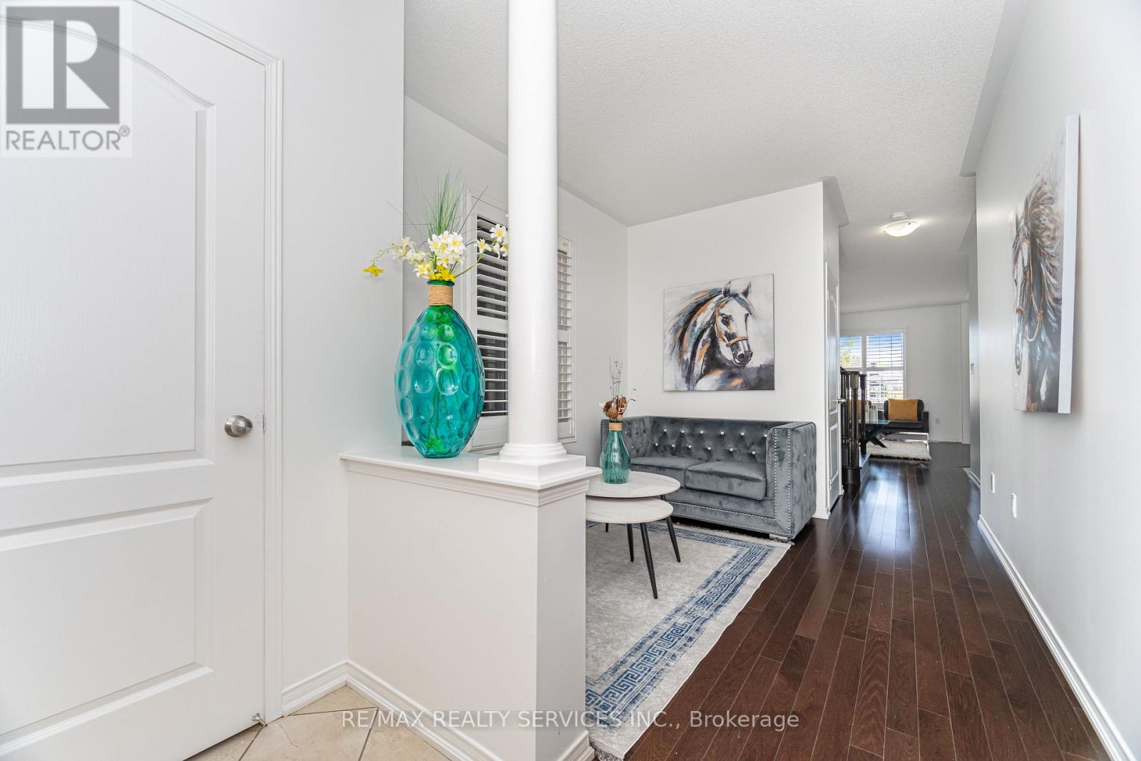 27 Sussexvale Drive, Brampton, Ontario  L6R 3S1 - Photo 7 - W12506648