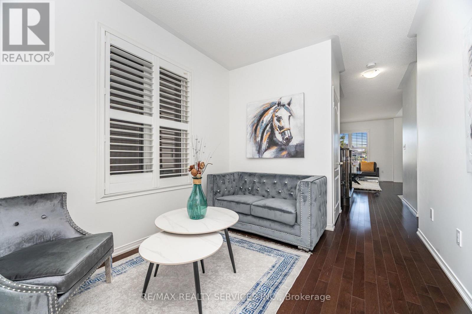 27 Sussexvale Drive, Brampton, Ontario  L6R 3S1 - Photo 8 - W12506648