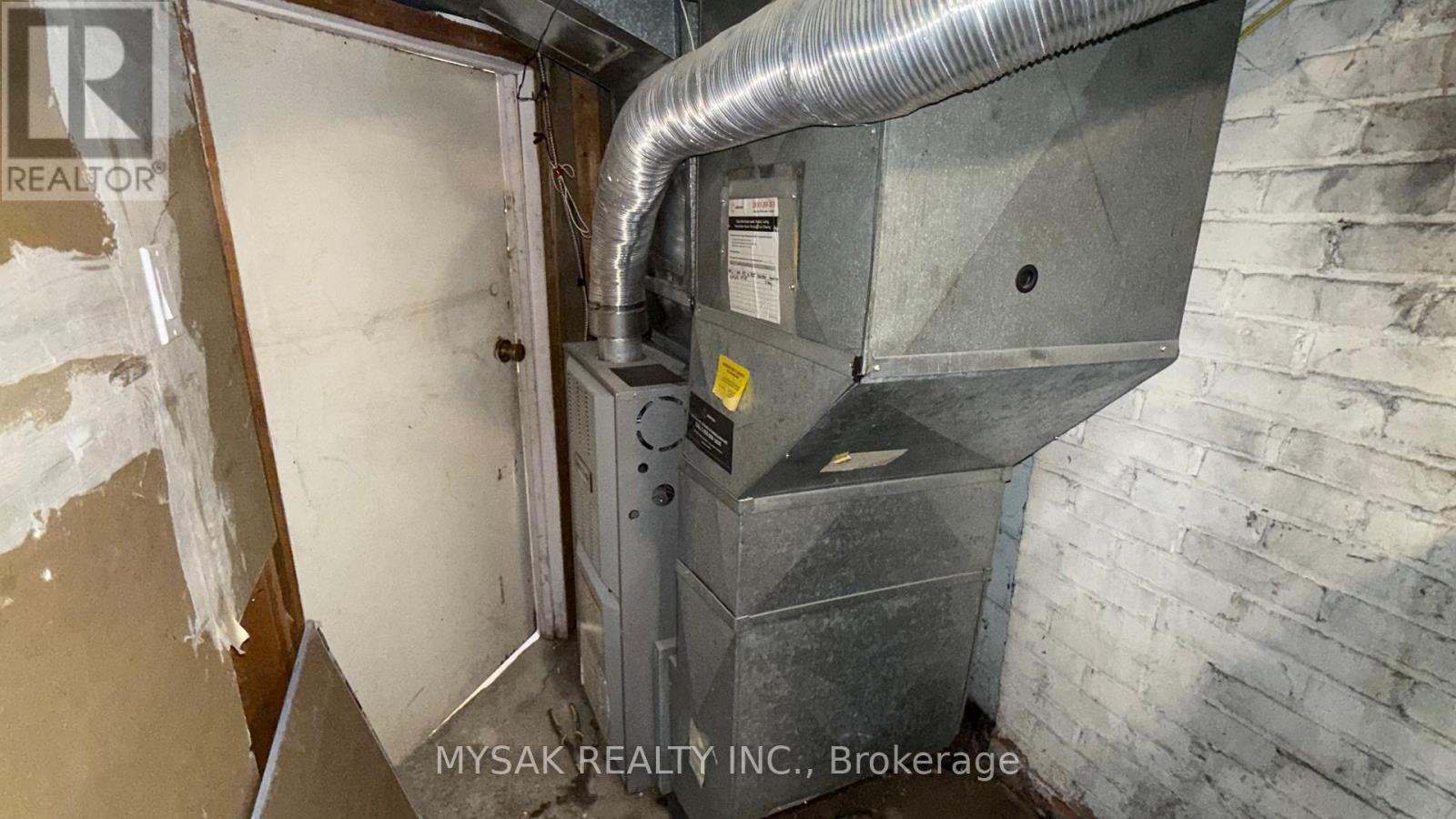 116 Fifth Street, Toronto, Ontario  M8V 2Z3 - Photo 9 - W12506720