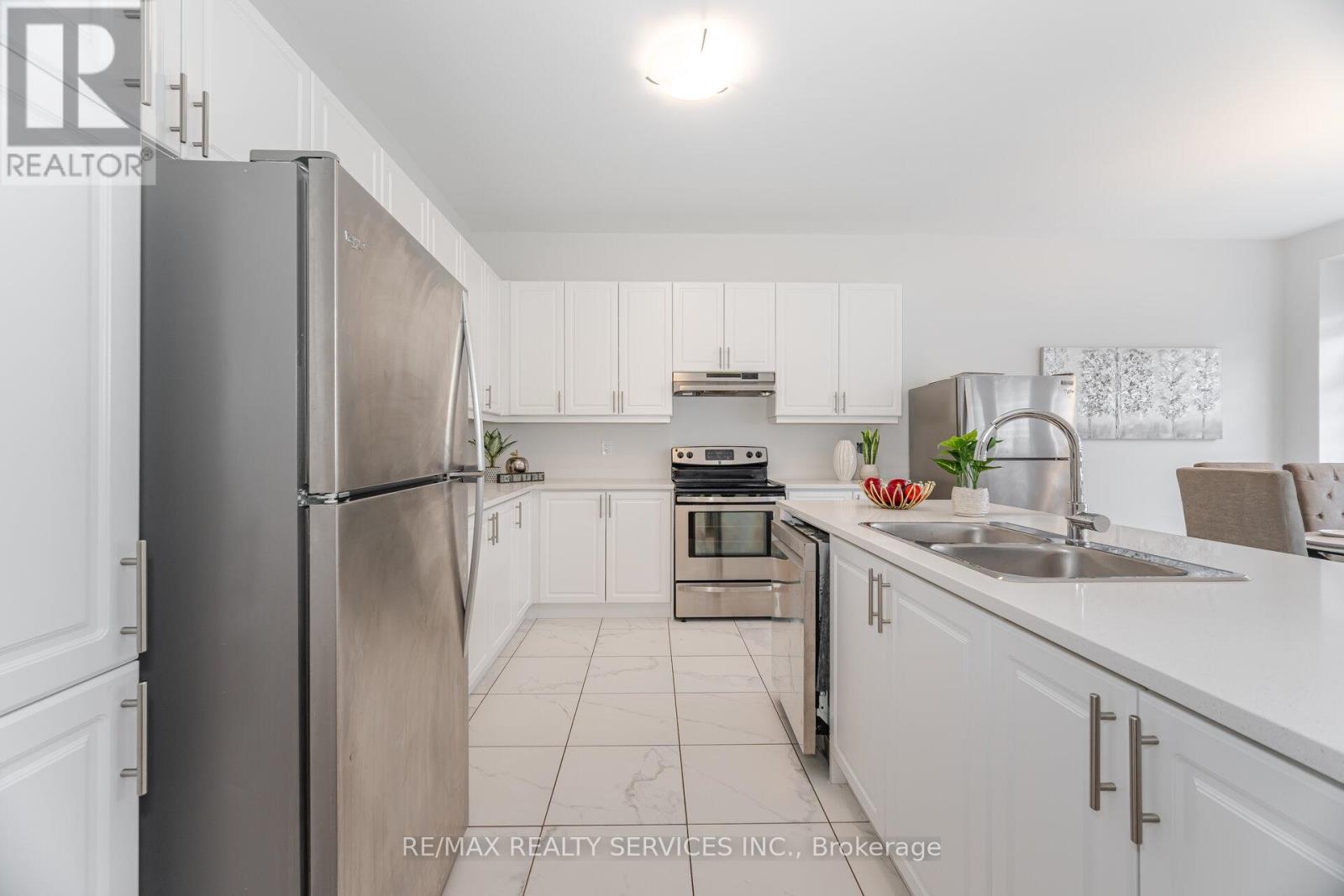 36 Michener Drive, Brampton, Ontario L6R 4E9 - Photo 13 - W12506790