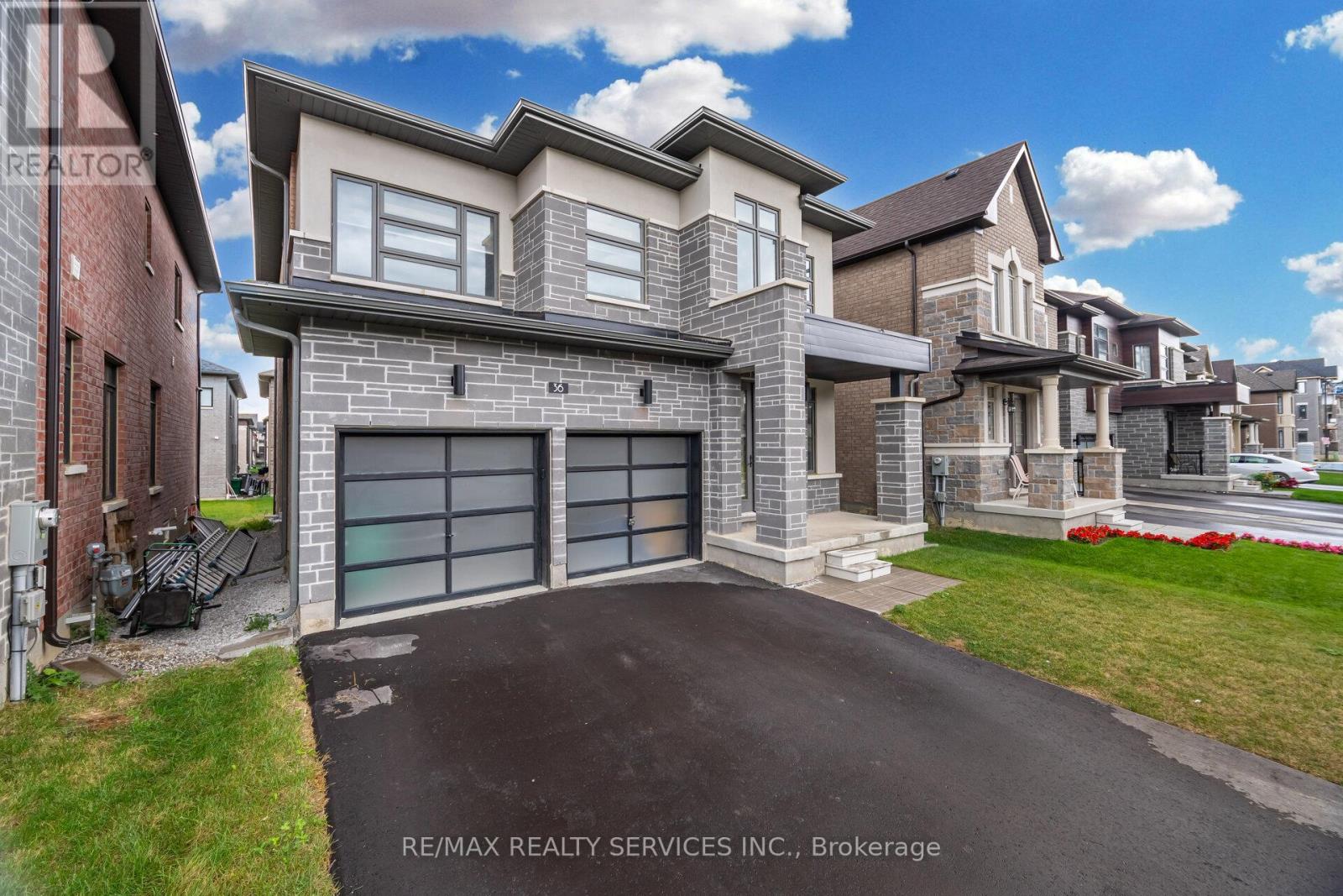 36 Michener Drive, Brampton, Ontario L6R 4E9 - Photo 5 - W12506790