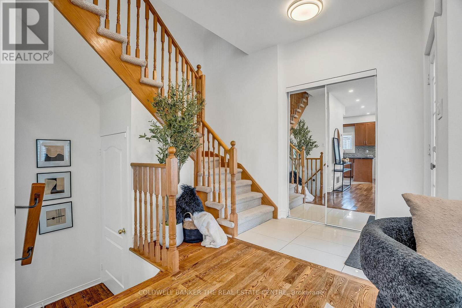 6986 Haines Artist Way, Mississauga, Ontario L5W 1B6 - Photo 2 - W12506794