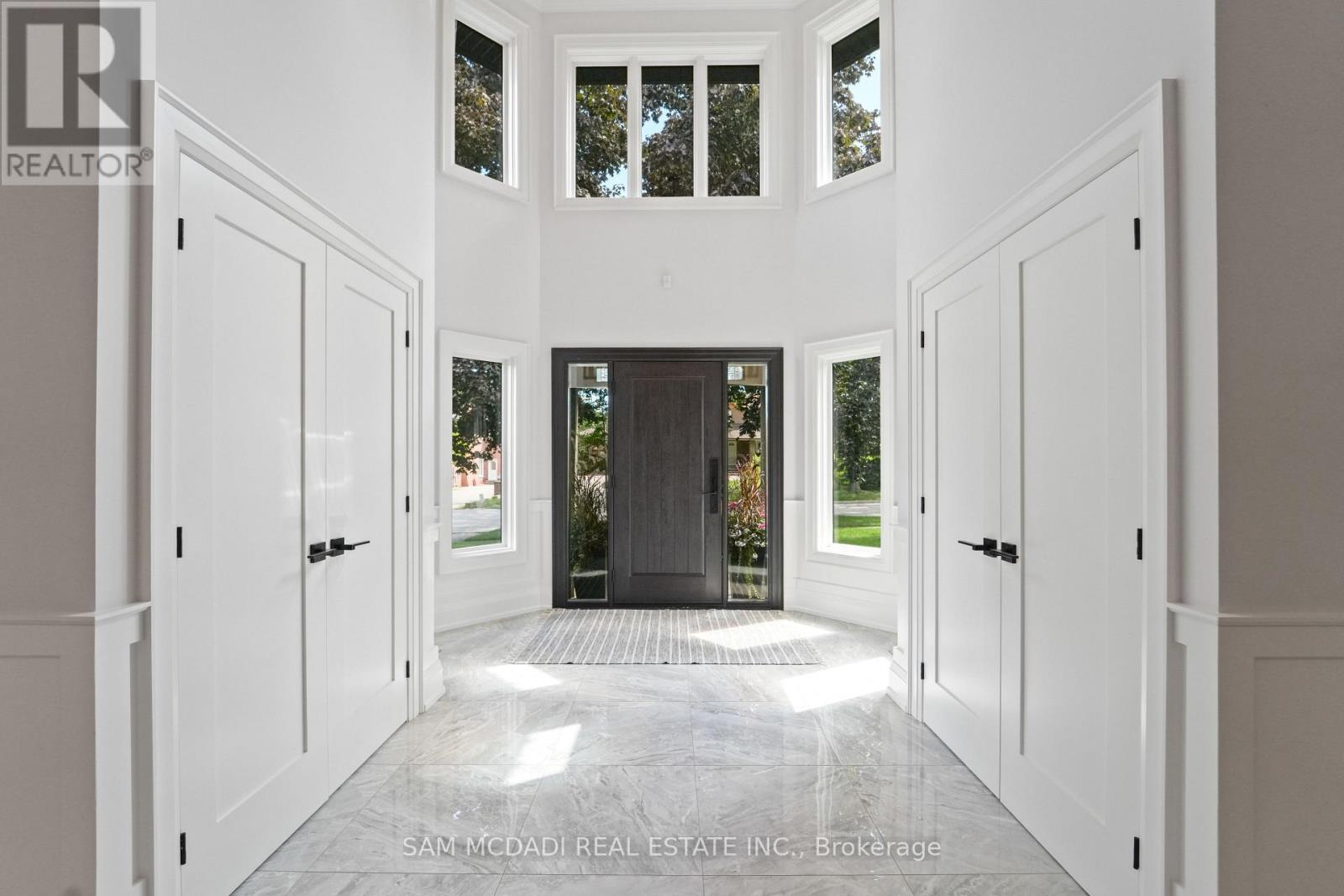 1117 Fleet Street, Mississauga, Ontario  L5H 3P4 - Photo 3 - W12506864