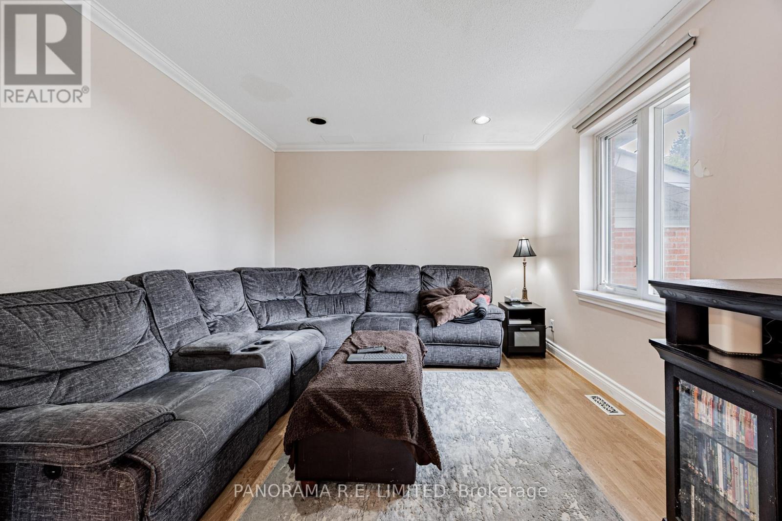 30 Cowley Avenue, Toronto, Ontario M9B 2E3 - Photo 10 - W12506890