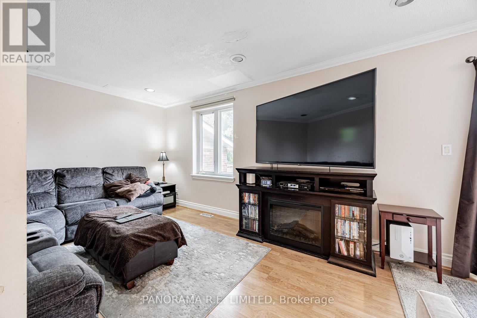 30 Cowley Avenue, Toronto, Ontario M9B 2E3 - Photo 9 - W12506890