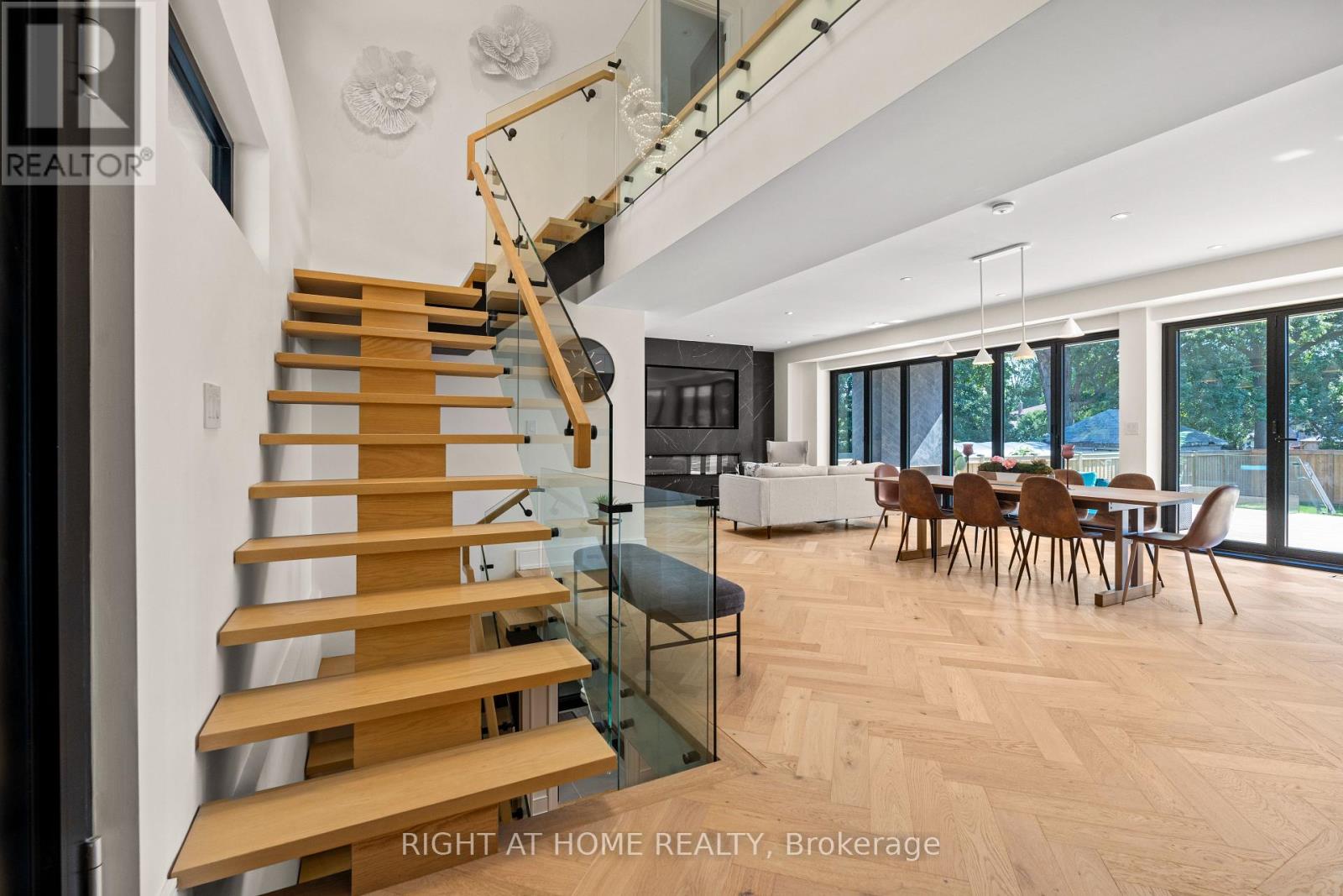 1560 Asgard Drive, Mississauga, Ontario  L5E 2B9 - Photo 16 - W12506914