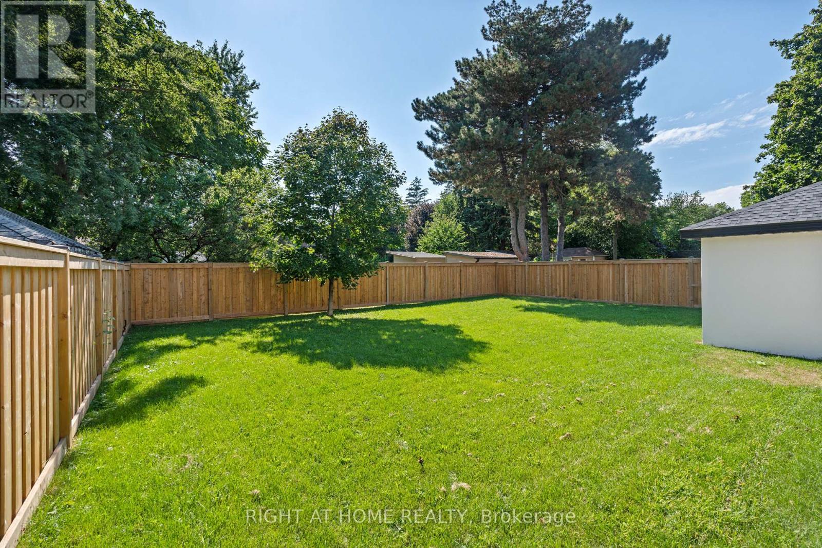 1560 Asgard Drive, Mississauga, Ontario  L5E 2B9 - Photo 19 - W12506914