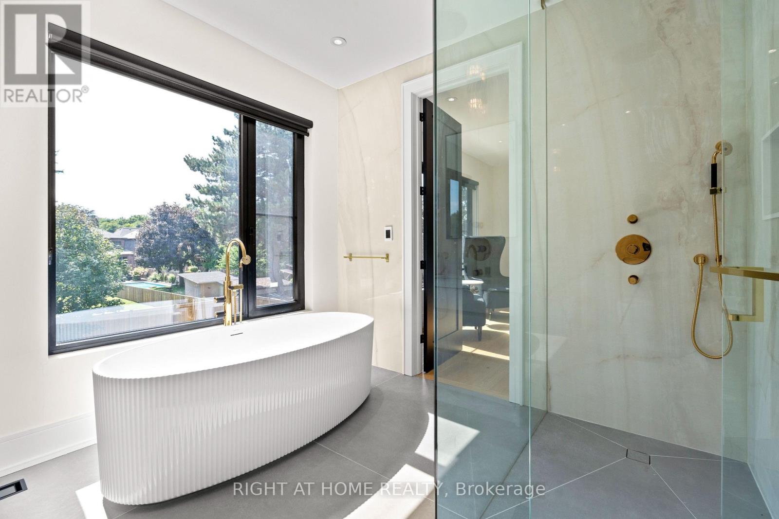 1560 Asgard Drive, Mississauga, Ontario  L5E 2B9 - Photo 24 - W12506914