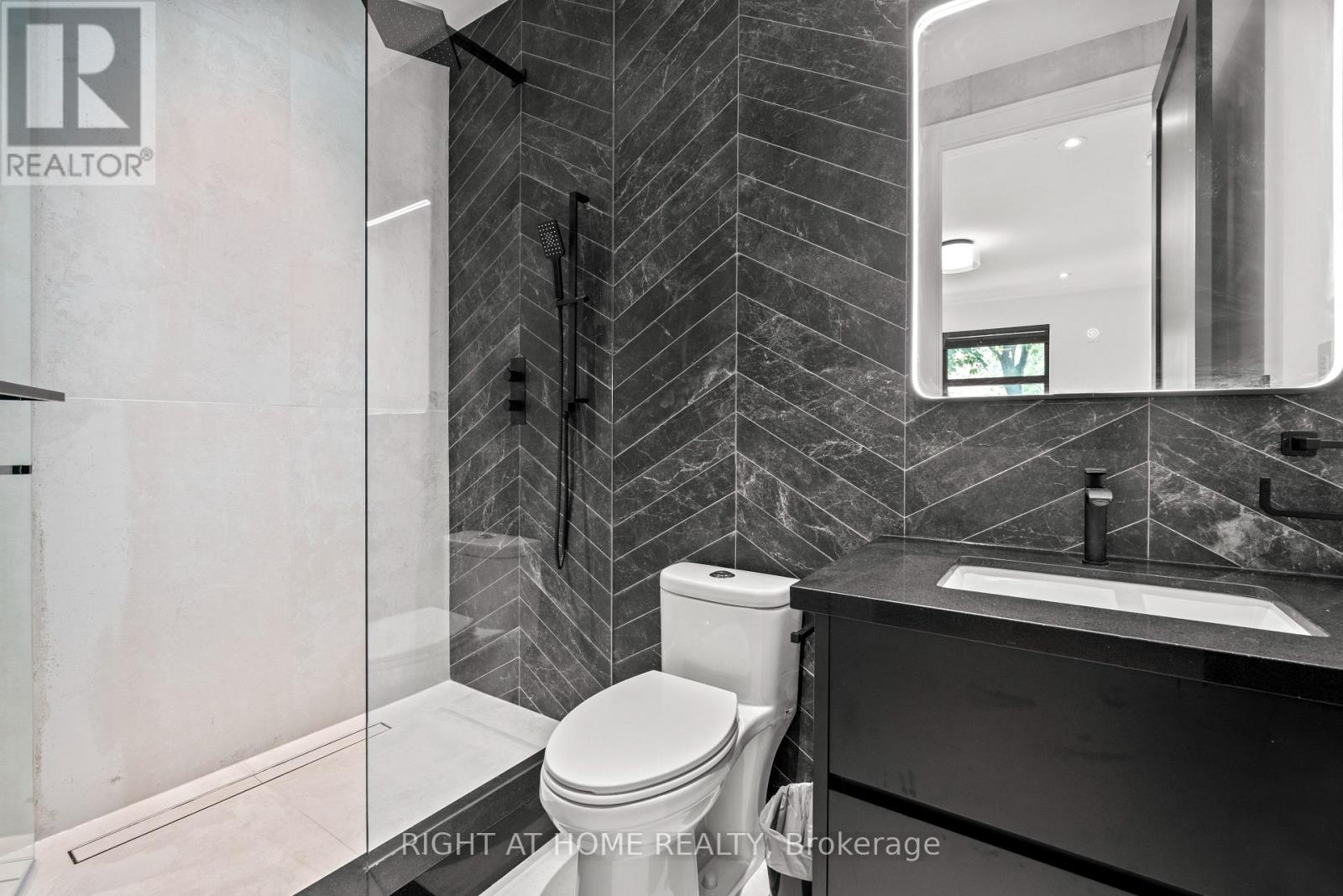 1560 Asgard Drive, Mississauga, Ontario  L5E 2B9 - Photo 28 - W12506914