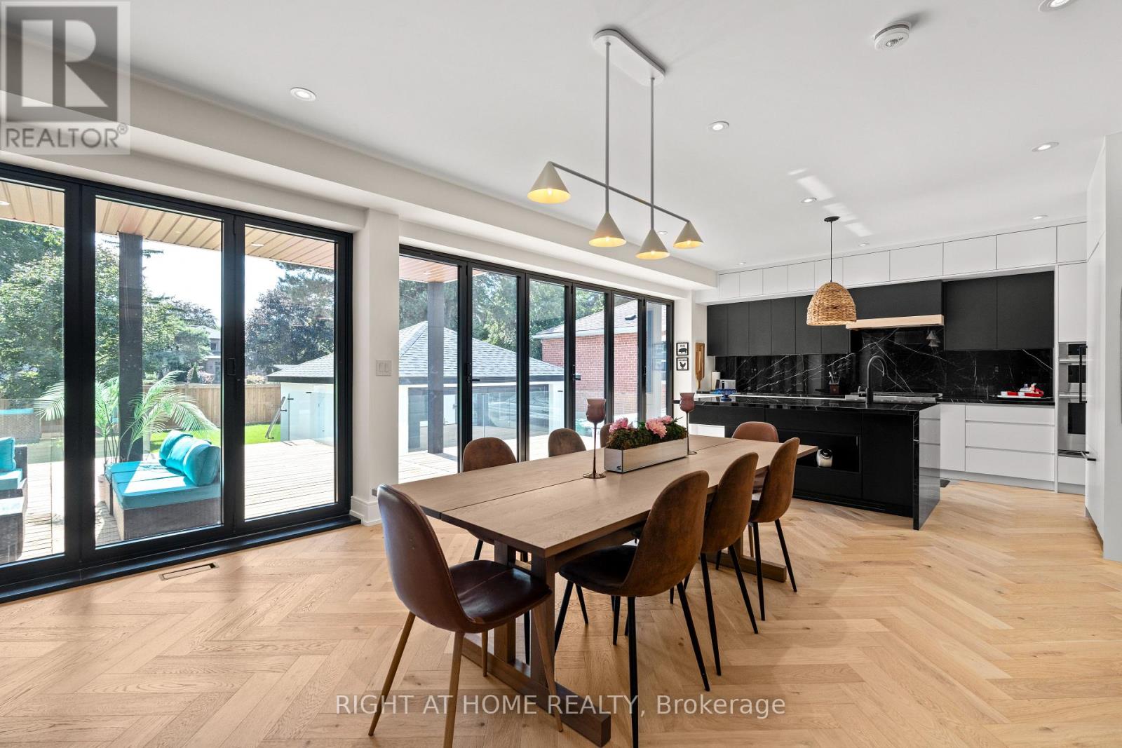 1560 Asgard Drive, Mississauga, Ontario  L5E 2B9 - Photo 3 - W12506914