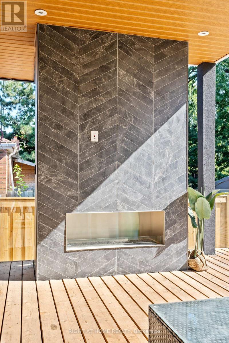 1560 Asgard Drive, Mississauga, Ontario  L5E 2B9 - Photo 31 - W12506914