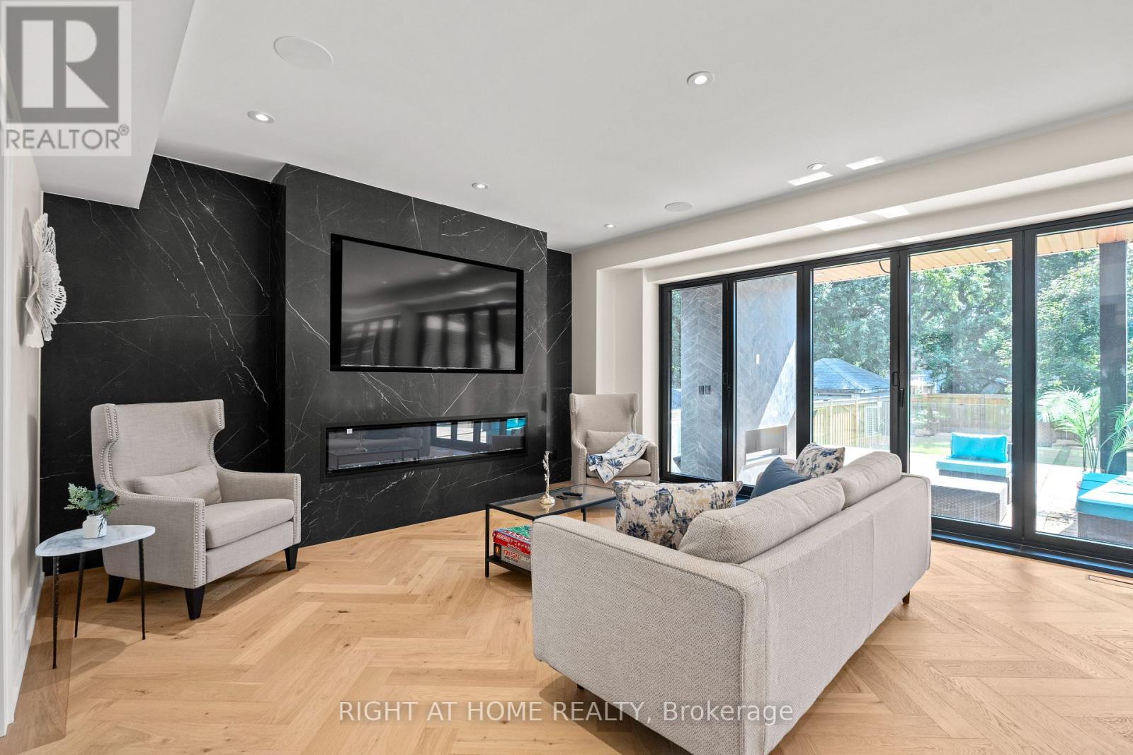 1560 Asgard Drive, Mississauga, Ontario  L5E 2B9 - Photo 6 - W12506914