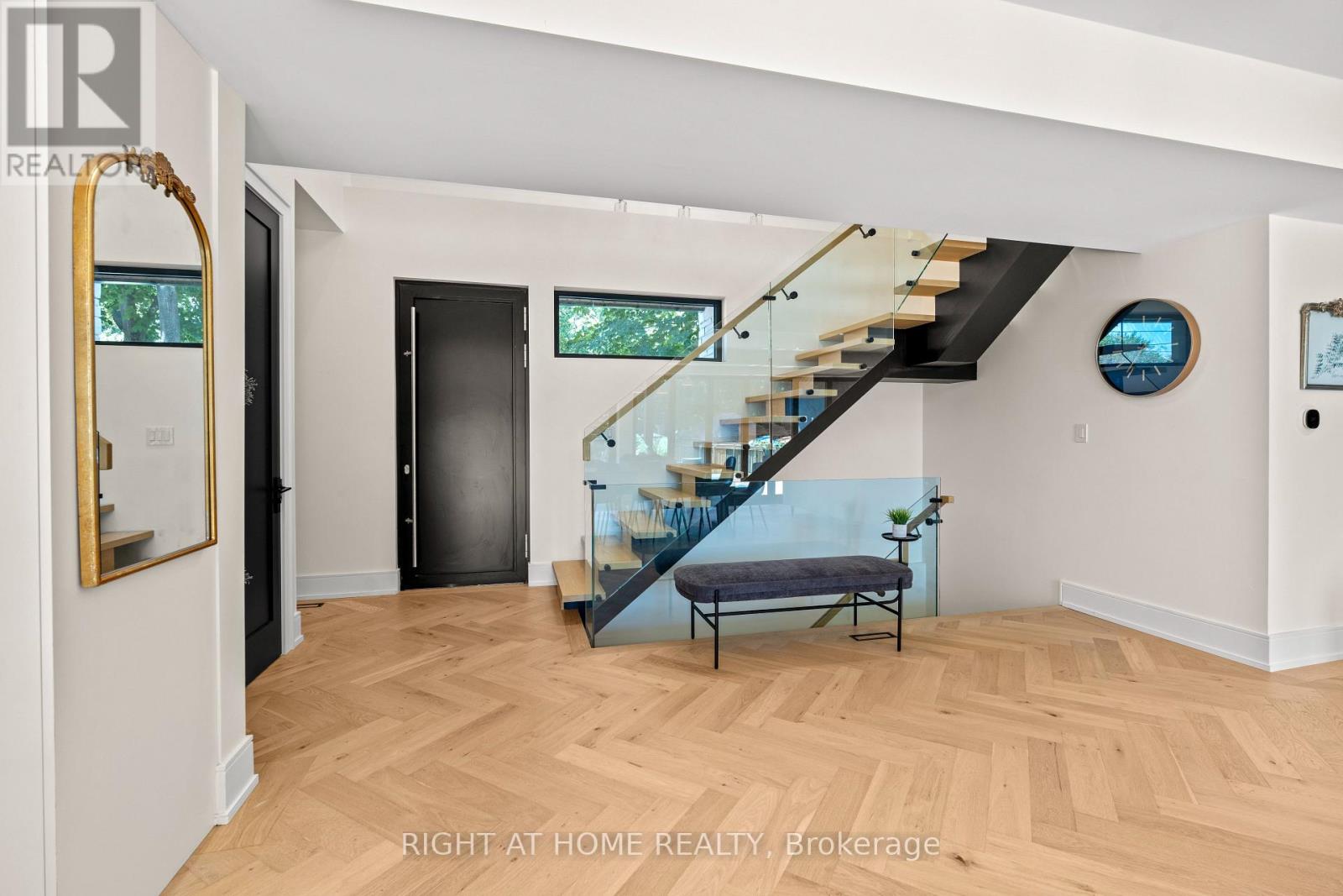 1560 Asgard Drive, Mississauga, Ontario  L5E 2B9 - Photo 7 - W12506914