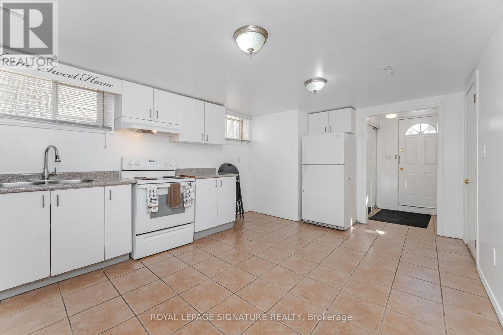 144 Abell Drive, Brampton, Ontario  L6V 2Z8 - Photo 5 - W12506940