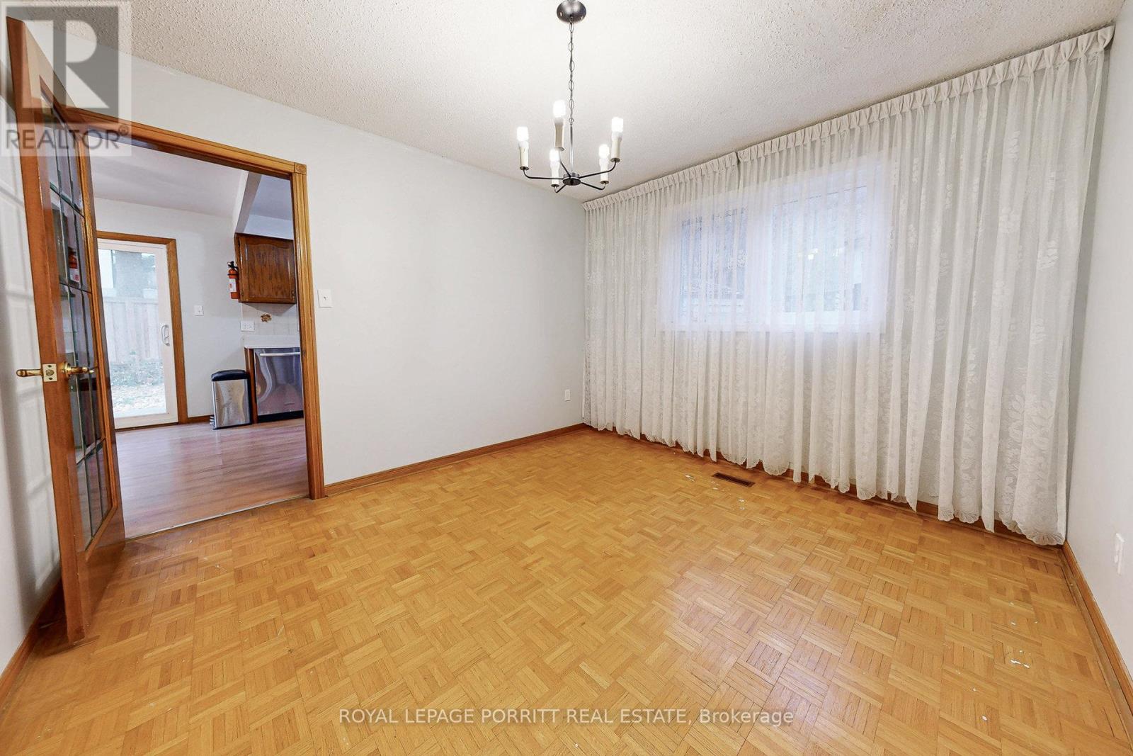 11 Goa Court, Toronto, Ontario  M8W 4Y2 - Photo 10 - W12506942