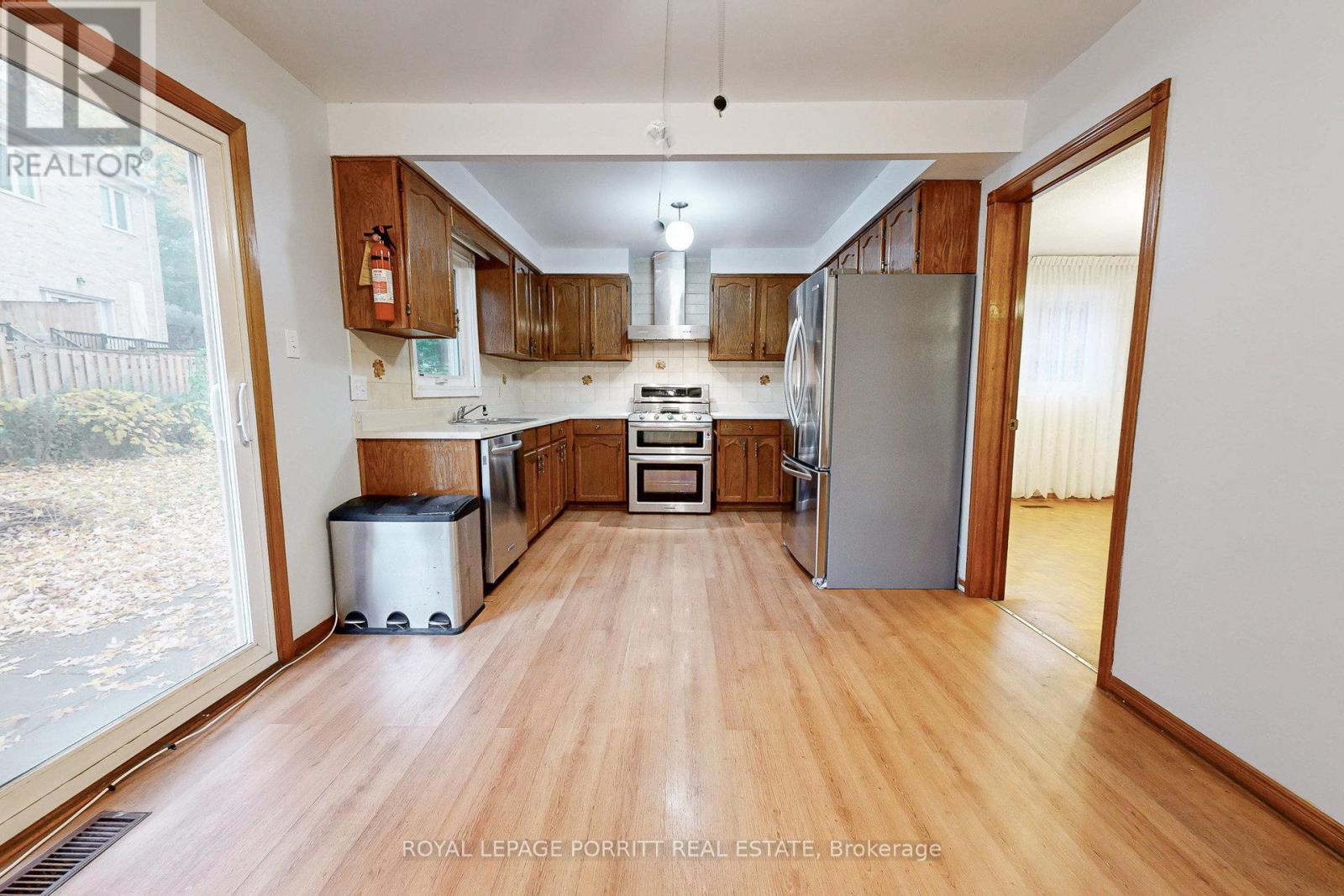 11 Goa Court, Toronto, Ontario  M8W 4Y2 - Photo 12 - W12506942