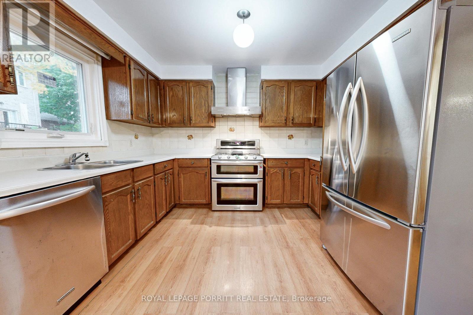 11 Goa Court, Toronto, Ontario  M8W 4Y2 - Photo 14 - W12506942