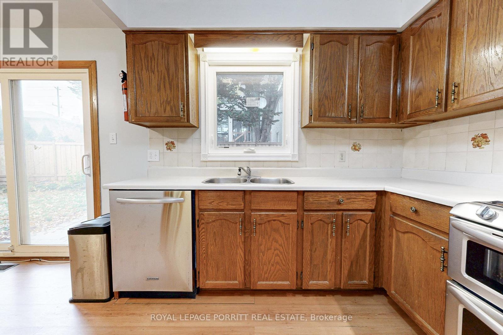 11 Goa Court, Toronto, Ontario  M8W 4Y2 - Photo 15 - W12506942