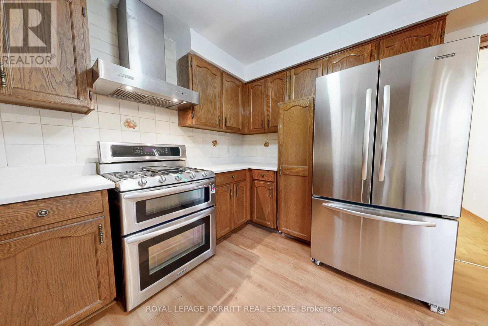 11 Goa Court, Toronto, Ontario  M8W 4Y2 - Photo 16 - W12506942