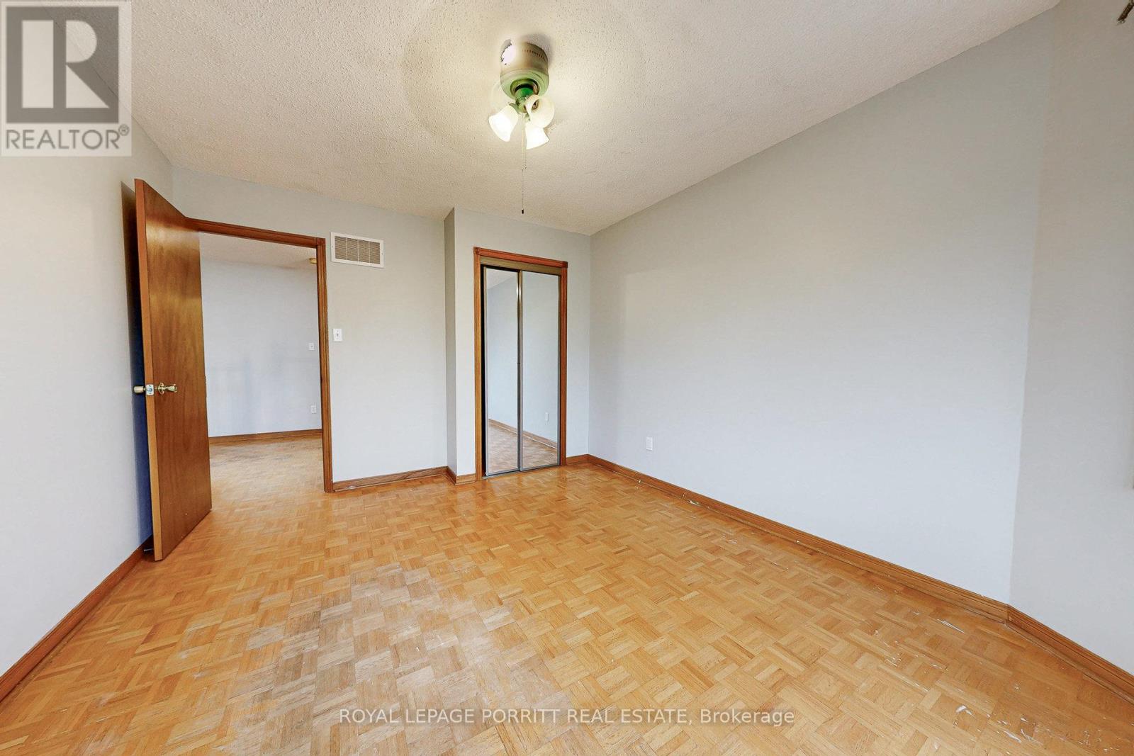 11 Goa Court, Toronto, Ontario  M8W 4Y2 - Photo 22 - W12506942