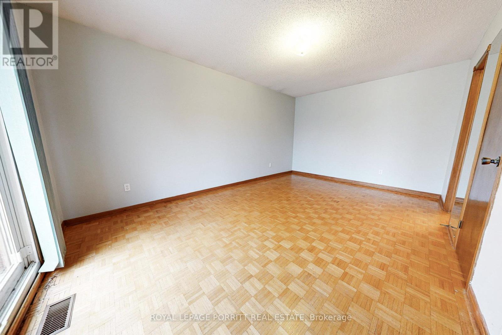 11 Goa Court, Toronto, Ontario  M8W 4Y2 - Photo 28 - W12506942