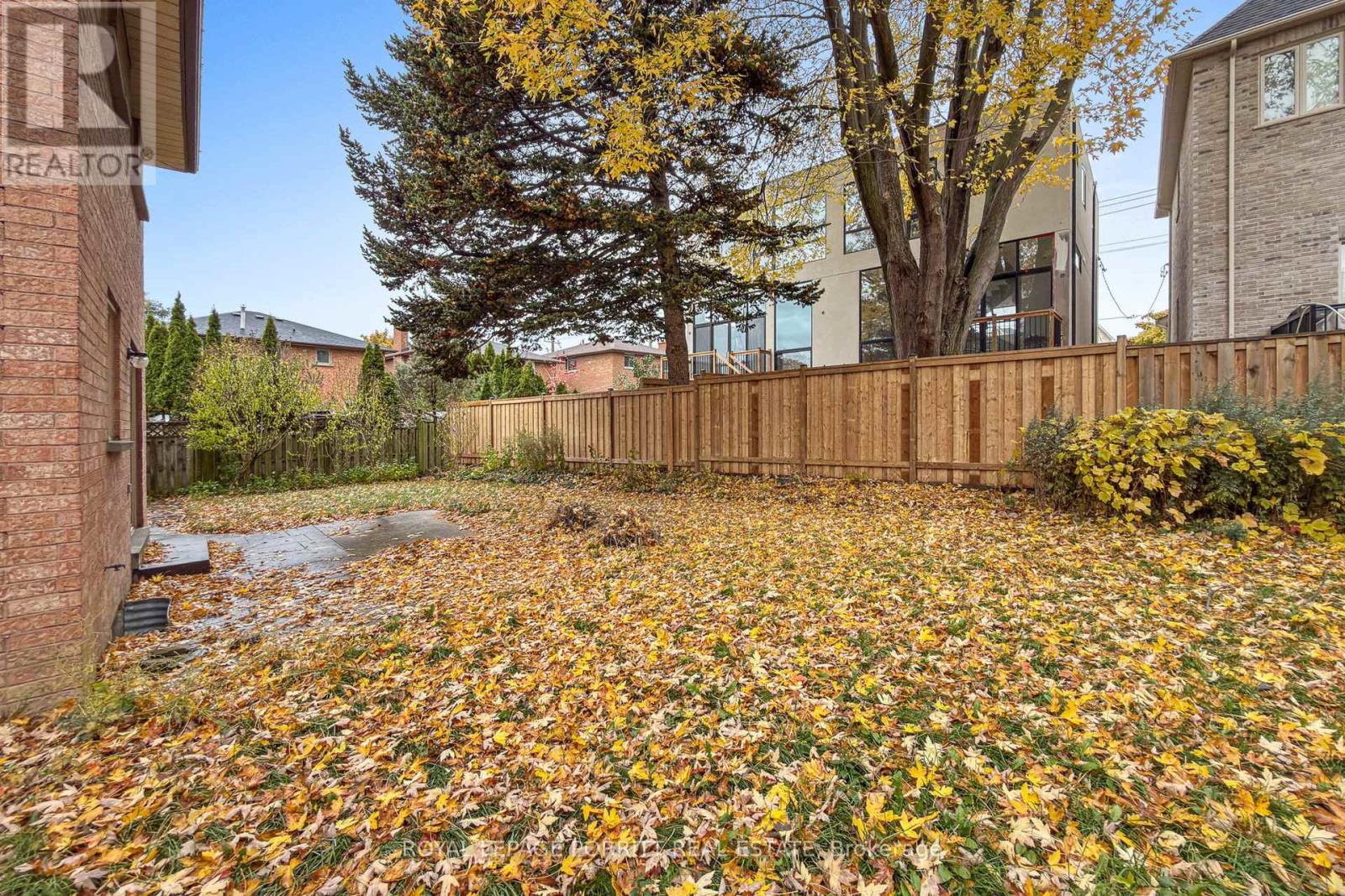 11 Goa Court, Toronto, Ontario  M8W 4Y2 - Photo 38 - W12506942