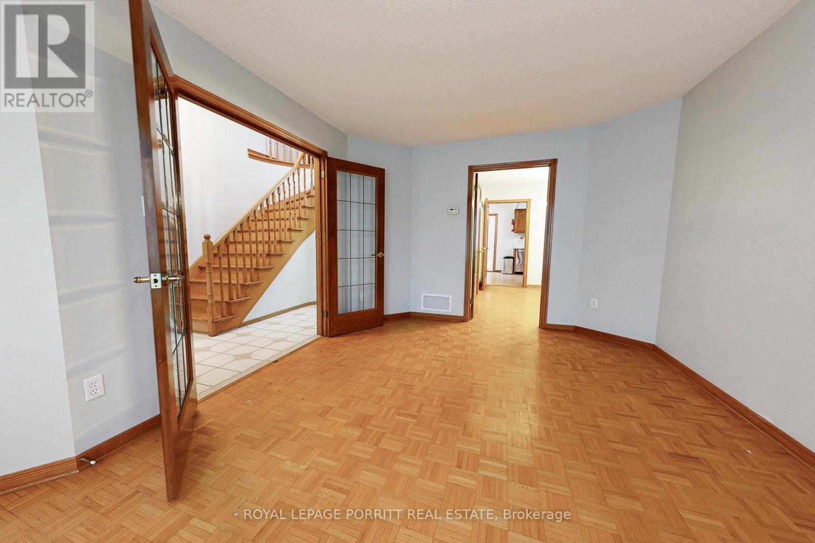 11 Goa Court, Toronto, Ontario  M8W 4Y2 - Photo 9 - W12506942