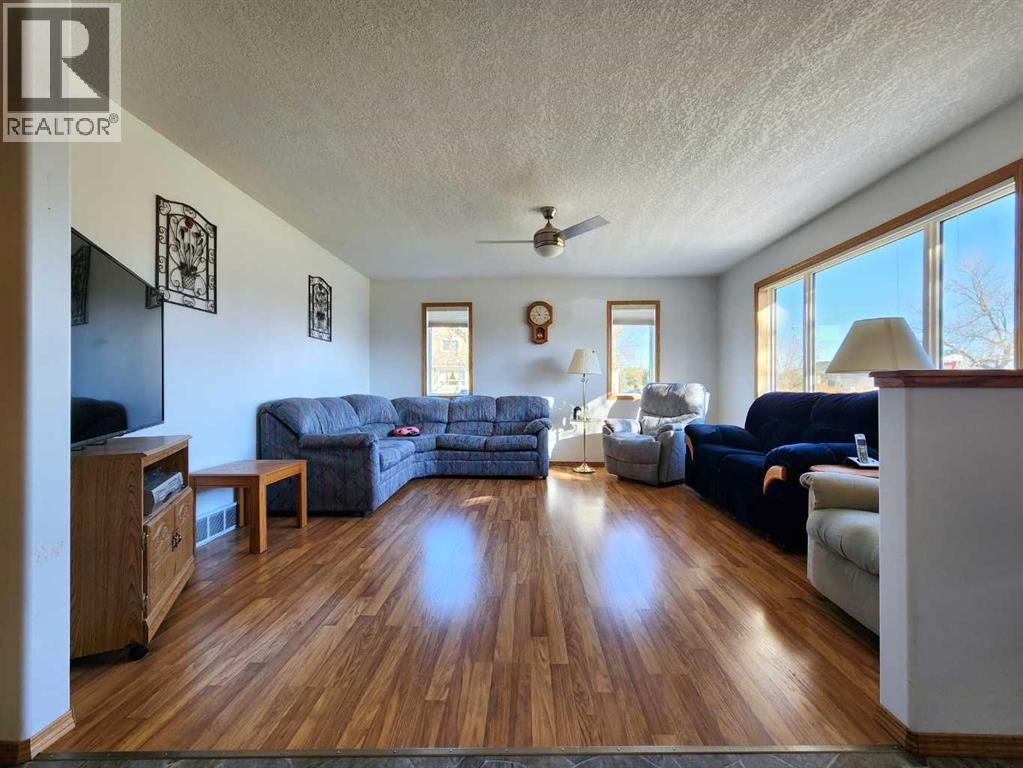 5323 3 Street W, Claresholm, Alberta