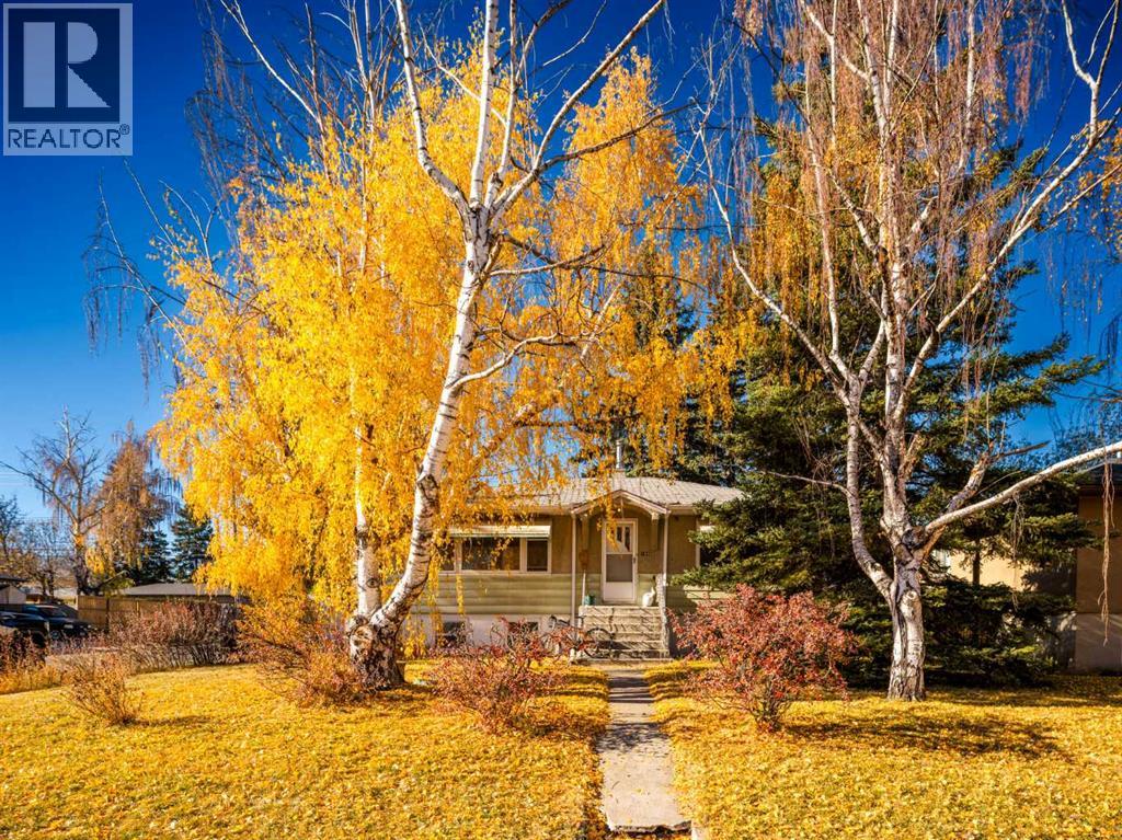 Property at 1939 36 Street SW image 2