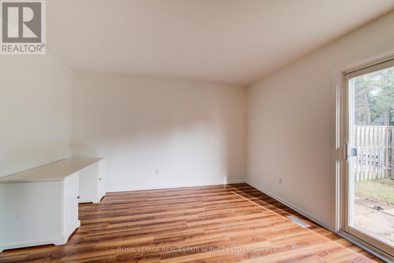 3 - 104 Mcdougall Road, Waterloo, Ontario  N2L 5C5 - Photo 11 - X12506608