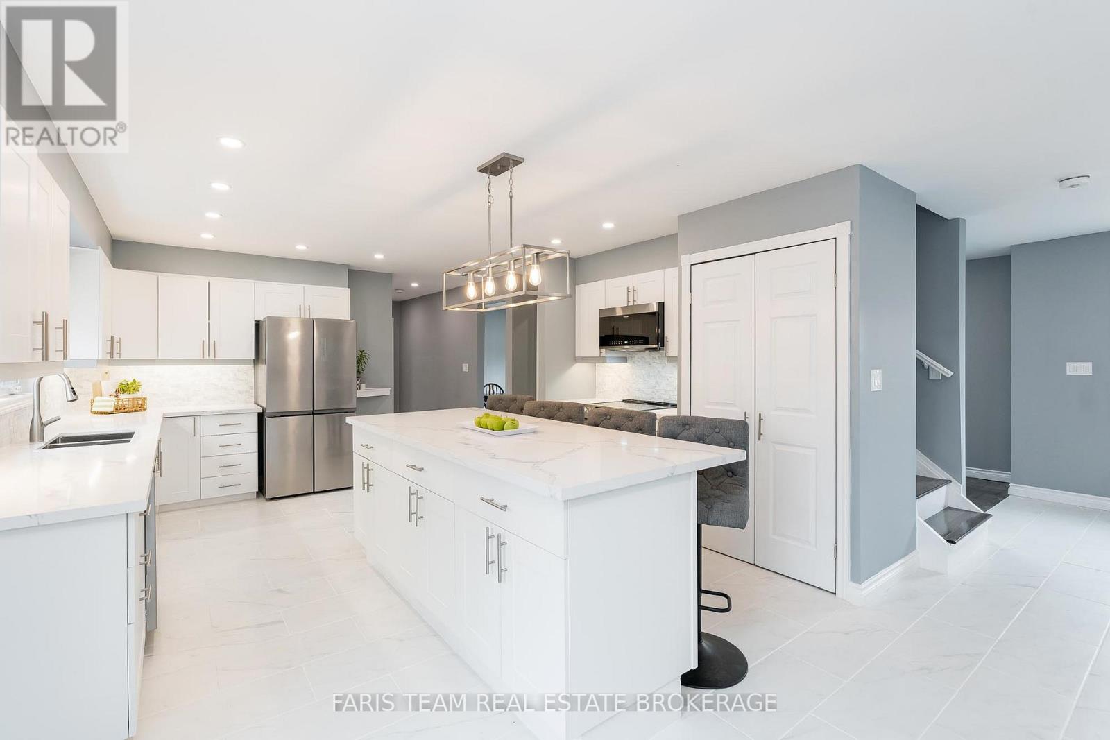 15 LANKIN AVENUE, Bracebridge, Ontario